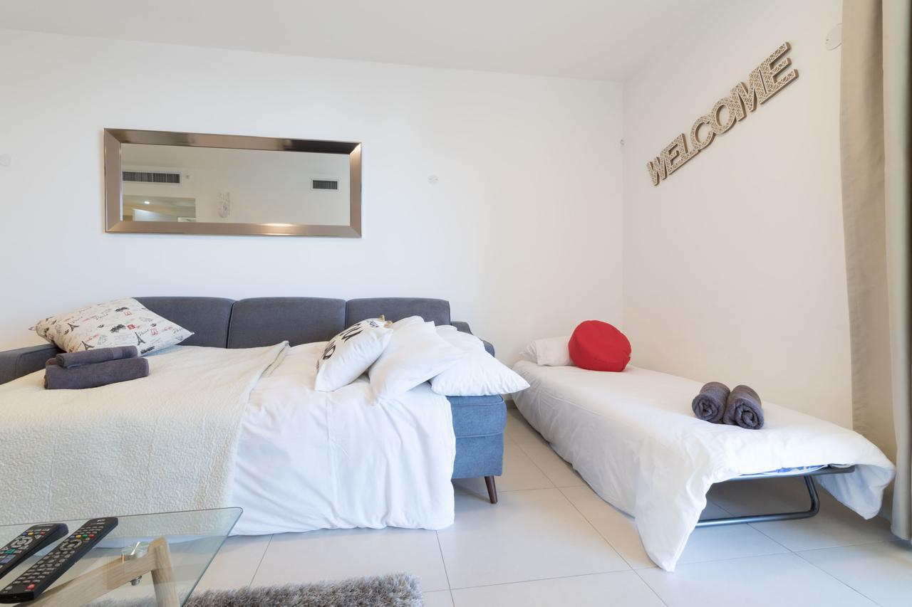 Luxury One-Bedroom Apartment/Parking In City Center Йерусалим Екстериор снимка