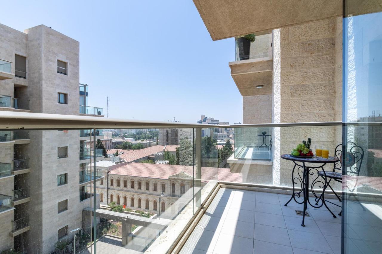 Luxury One-Bedroom Apartment/Parking In City Center Йерусалим Екстериор снимка